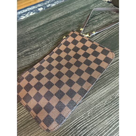 Designer L V Fashion Brown Checked Wristlet - Picture 2 of 4